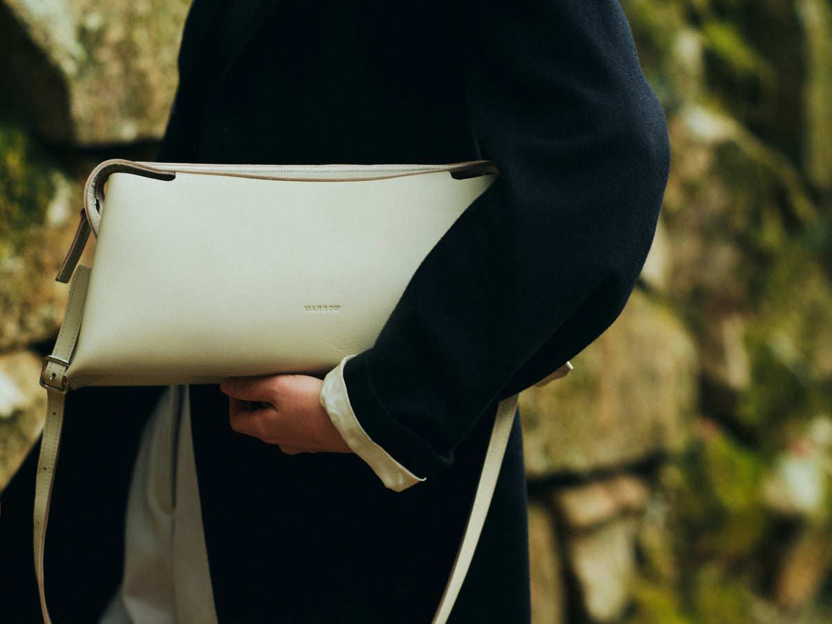 新品】Marrowショルダーバッグ 美品 MARROW マロウ ショルダーバッグ