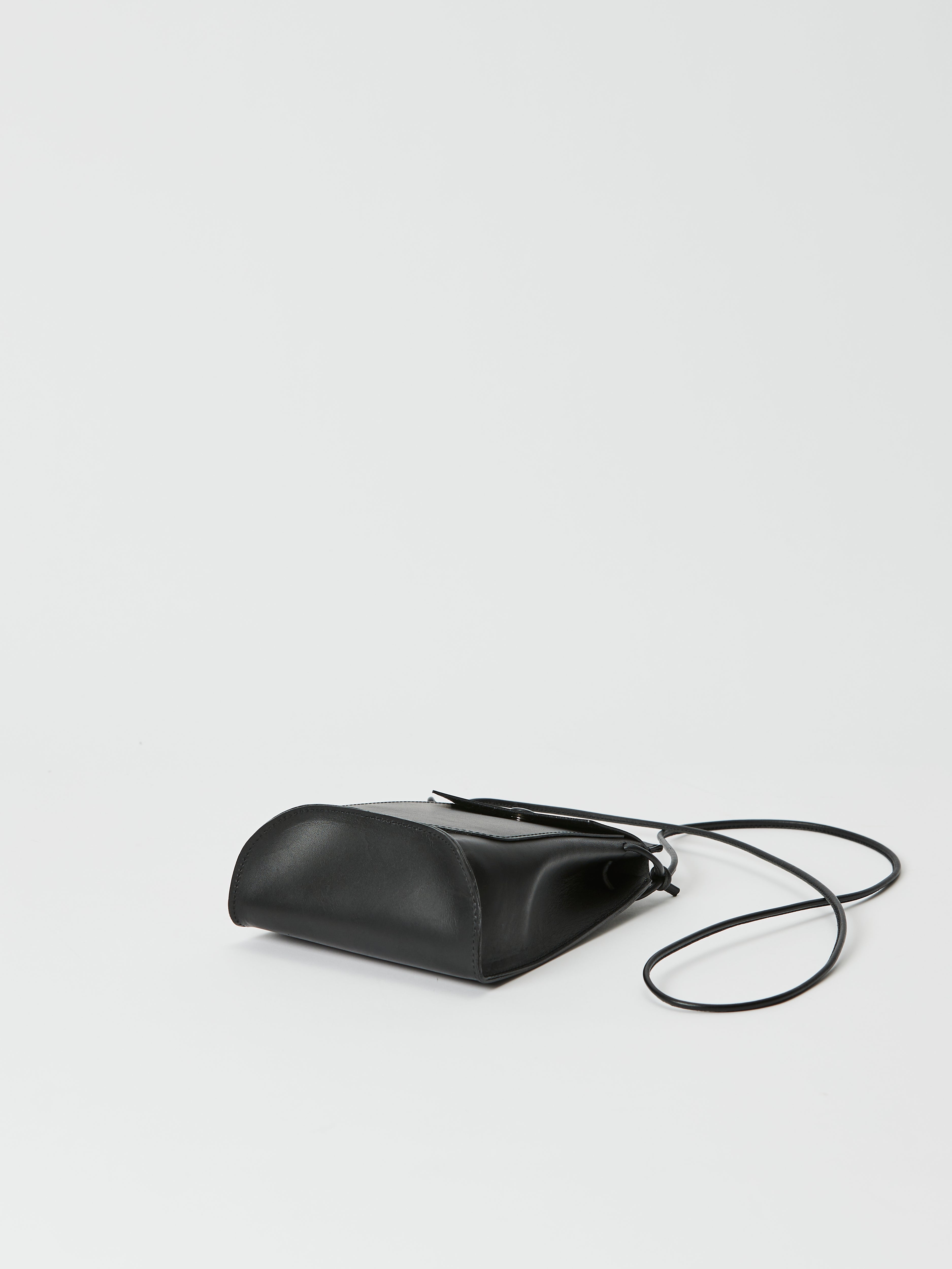 BENT POUCH/BLACK
