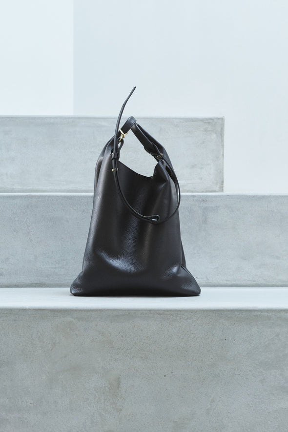 A4が余裕で入り斜めがけにもできる、5万円以下のご褒美にもおすすめなレディーストートバッグは、マロウのダブルフェイスショッパーラージ