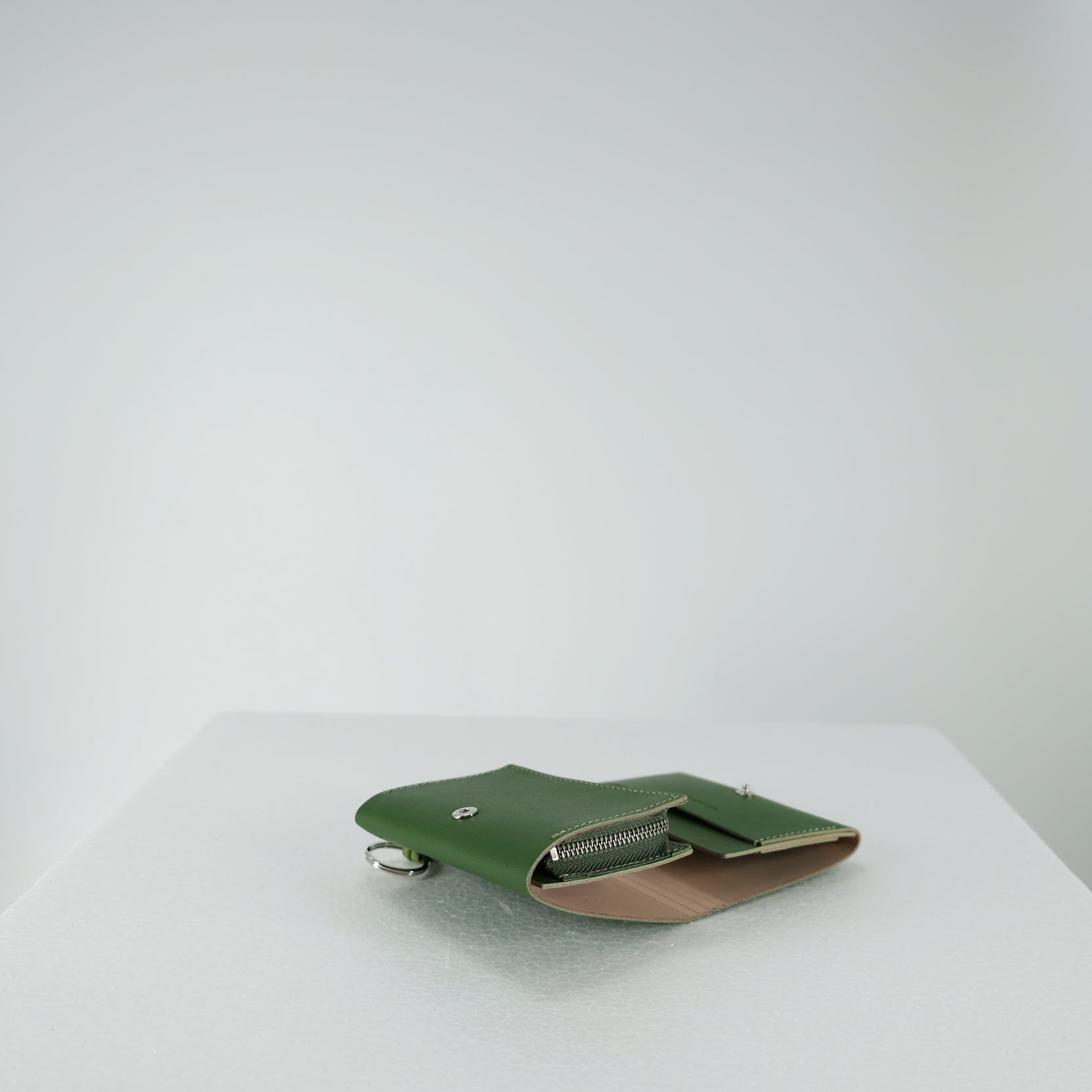 COMPACT WALLET