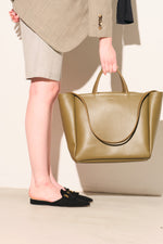 画像をギャラリービューアに読み込む, HANDLE TOTE MEDIUM(2026年2月上旬販売開始)
