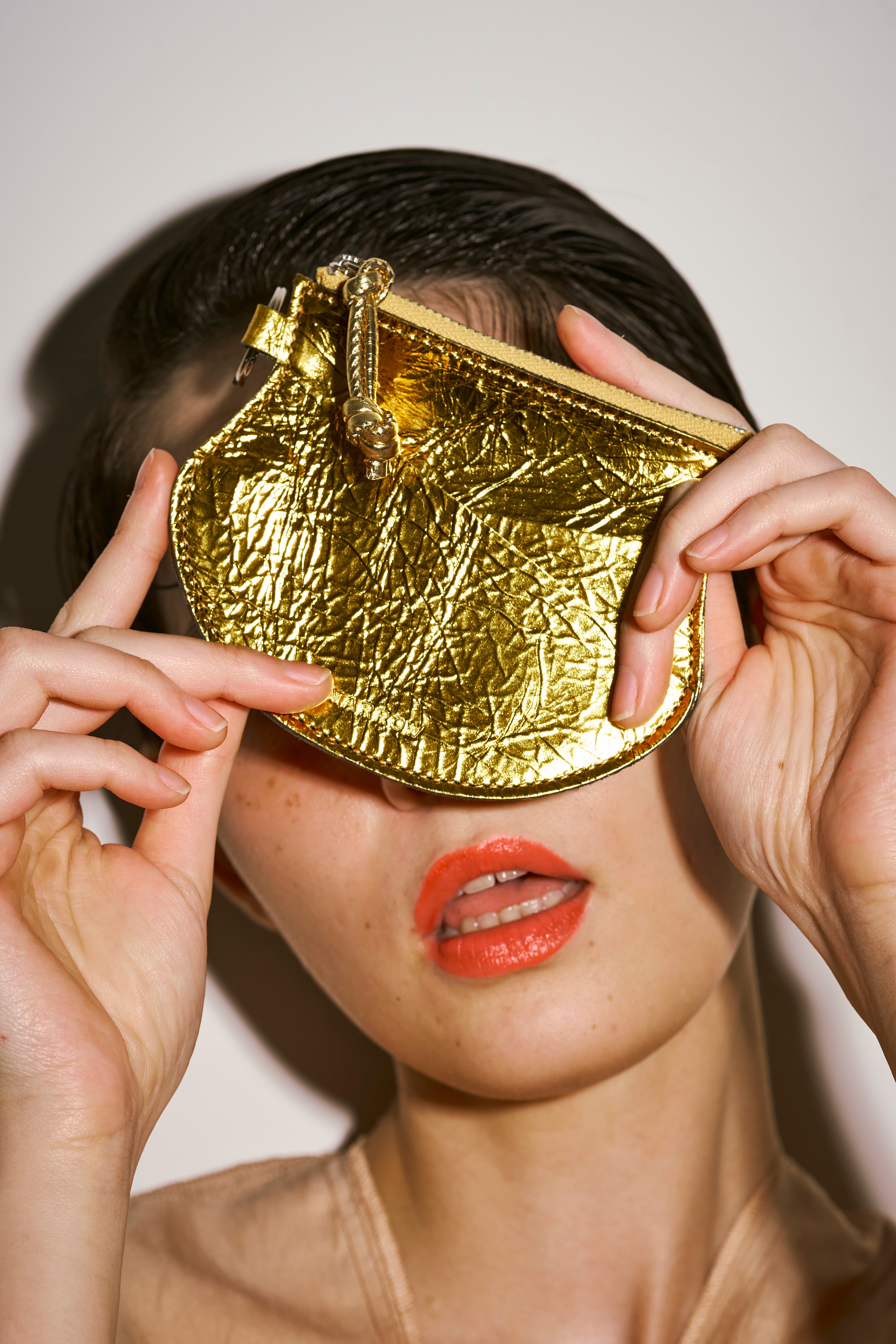 TOKKURI PURSE/METALLIC