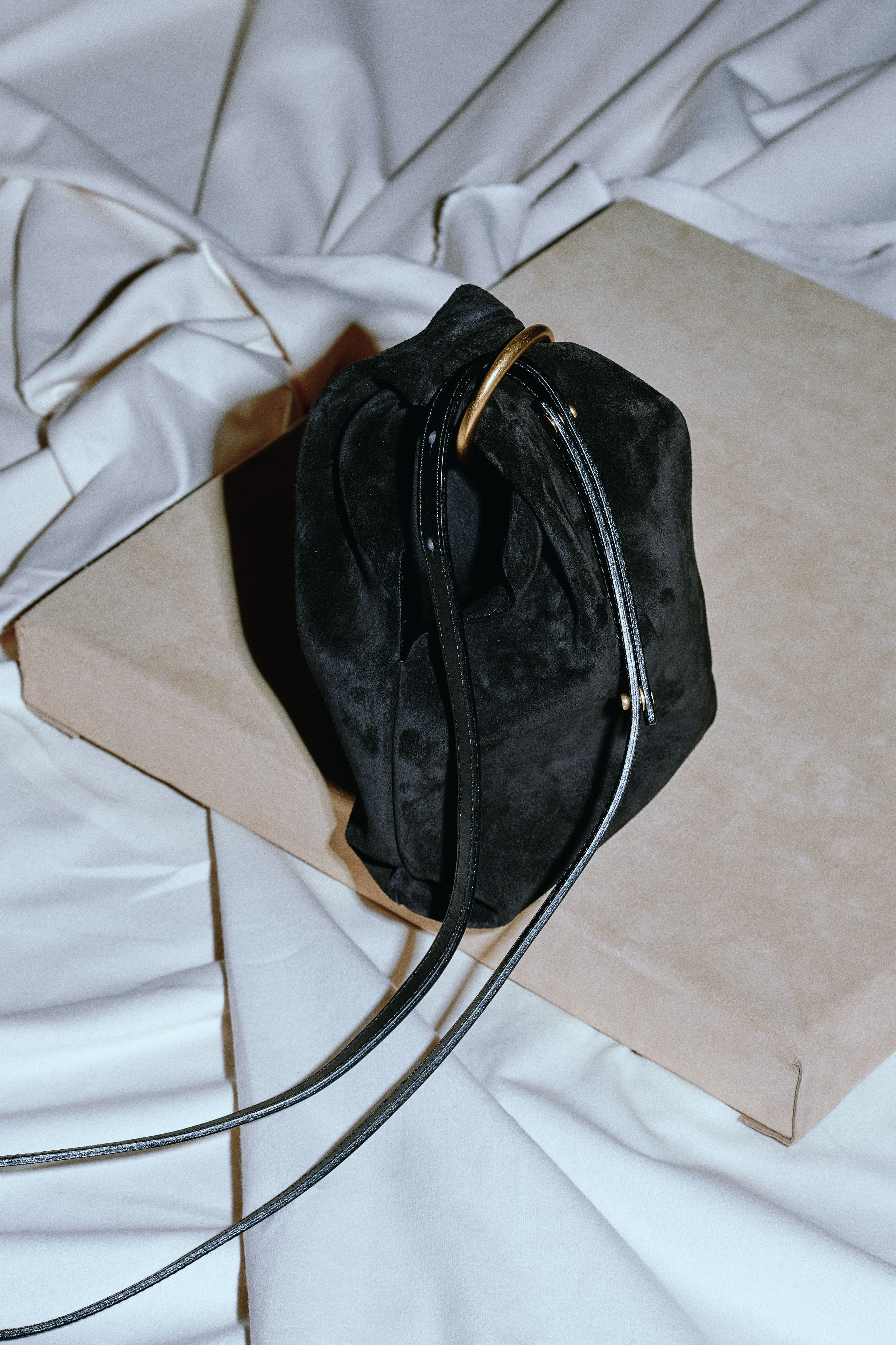 SUEDE RING MUFF