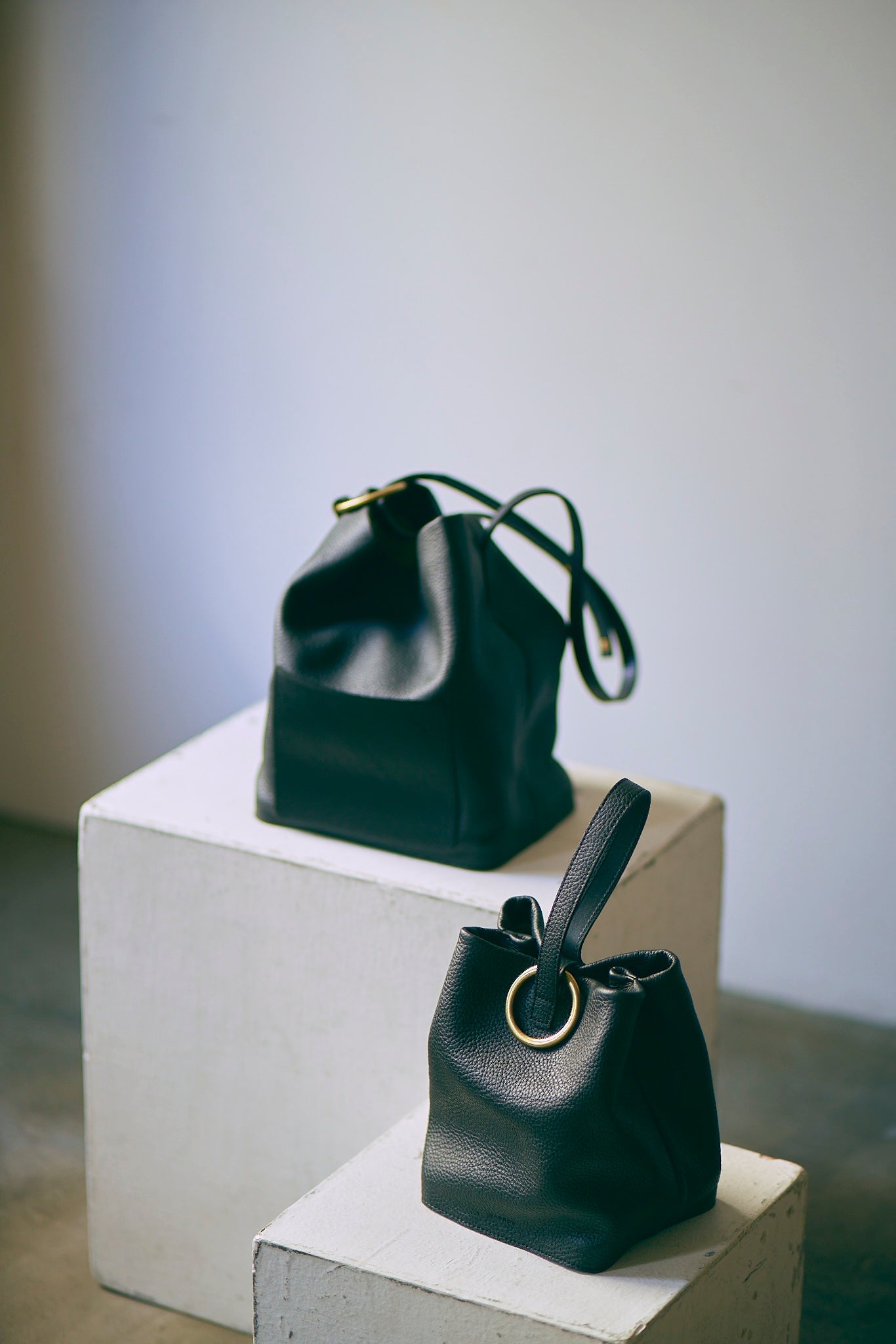 ONE SHOULDER/BLACK