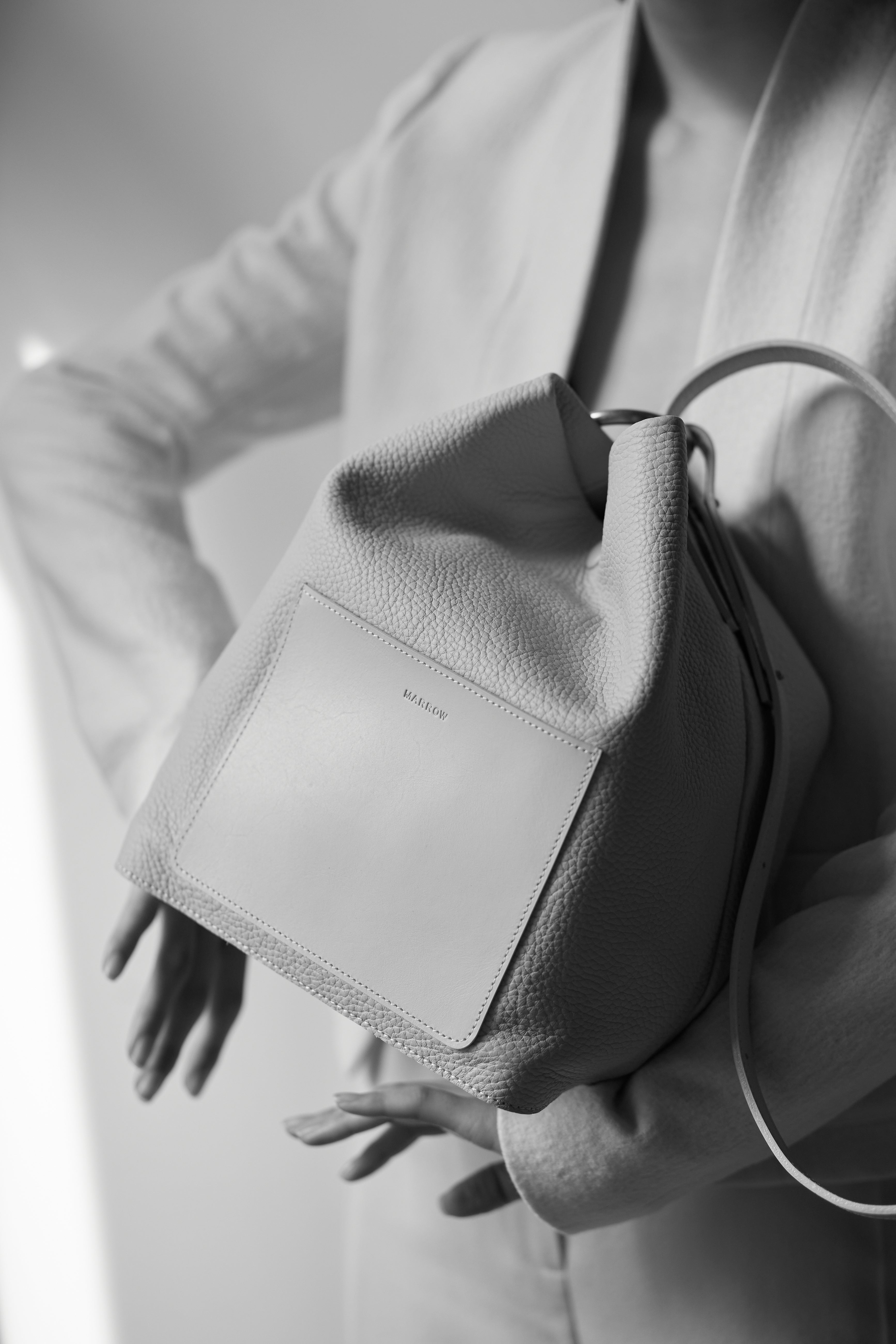 ONE SHOULDER/BLACK