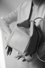 画像をギャラリービューアに読み込む, ONE SHOULDER/BLACK
